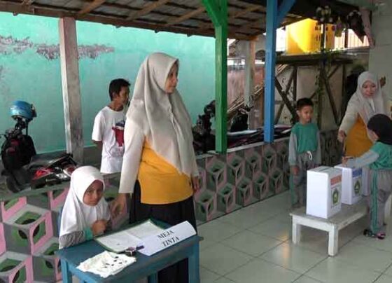 Raudhatul Athfal (RA) Melati Sampit saat praktik pemungutan suara .