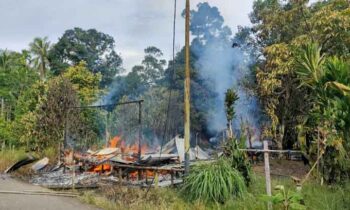 Sebuah rumah di Desa Tumbang Lahang, Kecamatan Katingan Tengah hangus terbakar, Minggu, 1 Desember 2024 sekitar pukul 14.00 WIB