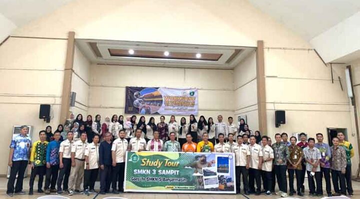 Study Tour SMK Negeri 3 Sampit ke Banjarmasin, Kalimantan Selatan.