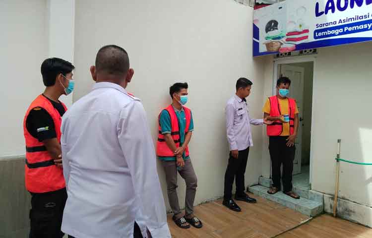 Lapas Sampit Gelar Tes Urine Warga Binaan yang Ajukan Pembebasan dan Cuti Bersyarat