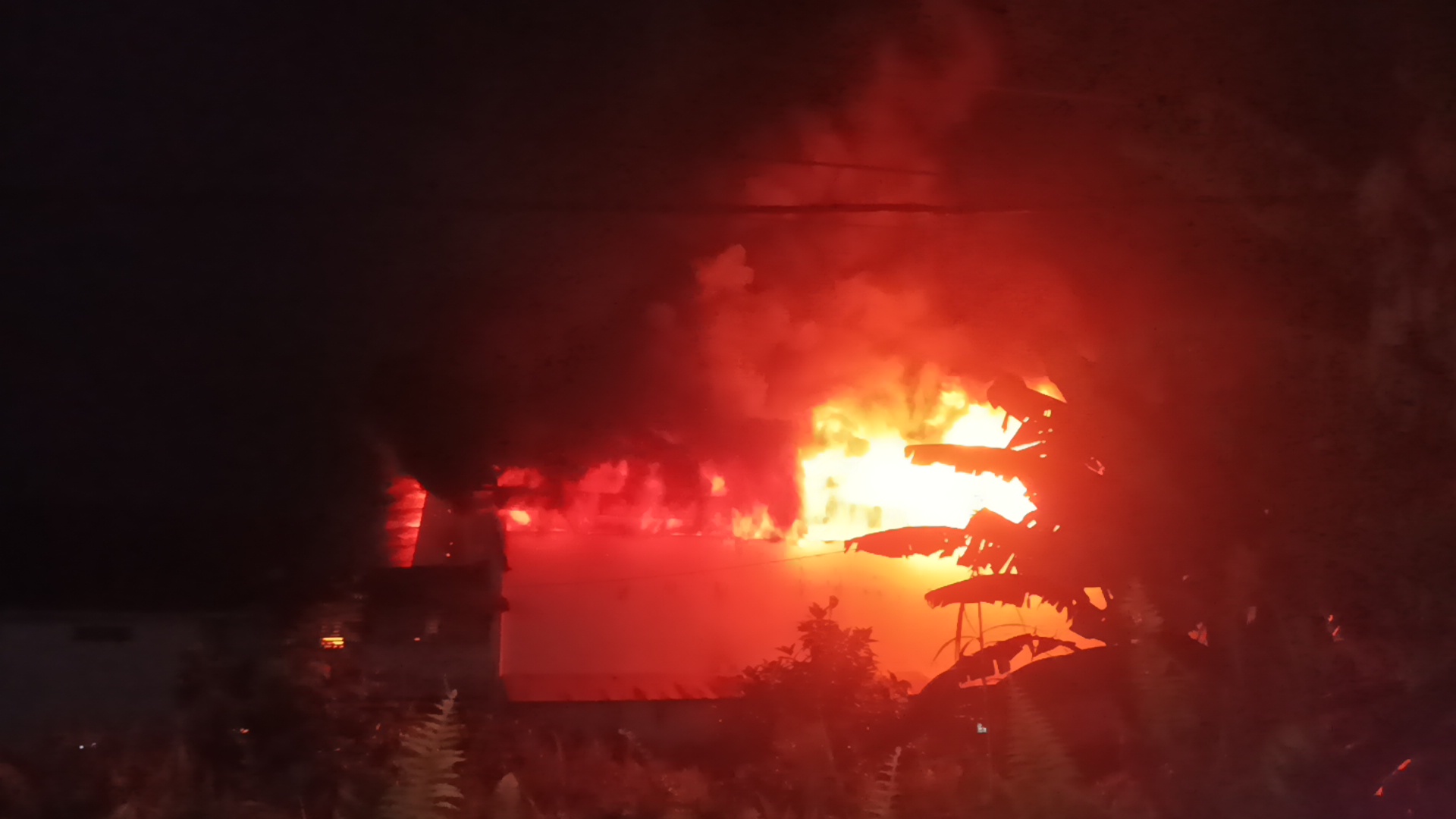 Gudang Toko Hoki Terbakar, Warga Sekitar Panik