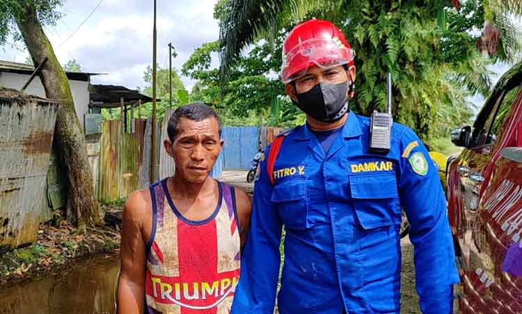 Disengat Lebah, Warga Eka Bahurui Lapor ke Pemadam Kebakaran