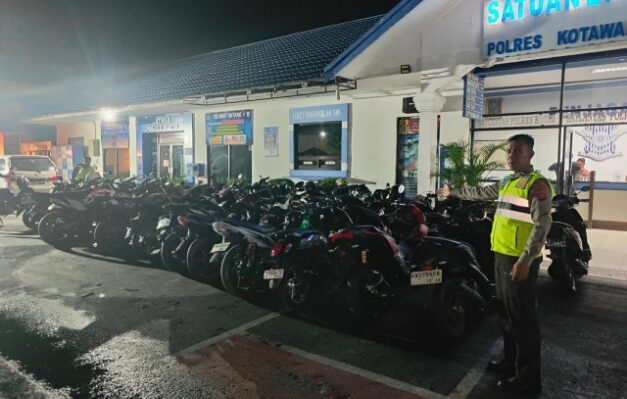 Petugas Satlantas Polres Kotim berhasil mengamankan puluhan sepeda motor yang digunakan untuk balap liar.