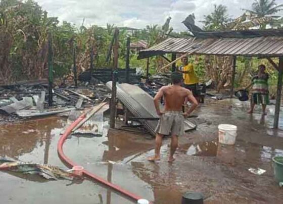 Puing kebakaran yang menimpa kantin SDN 6 Desa Belanti, Kecamatan Mentawa Baru Ketapang, Jumat, 31 Januari 2024.