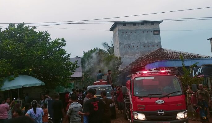 Suasana di lokasi kebakaran bangunan di Desa Pelantaran, Kecamatan Cempaga Hulu, Kabupaten Kotawaringin Timur, Selasa, 21 Januari 2025.