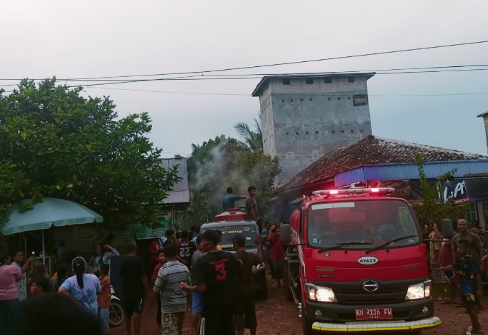 Barak dan Mobil Hangus Dilalap Api di Desa Pelantaran