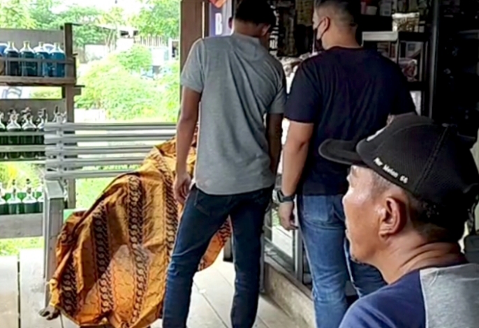 Pria Paruh Baya Ditemukan Tak Bernyawa di Kursi Toko Elsa di Kereng Bangkirai