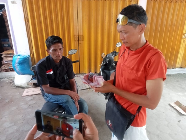 Belanja Pakai Uang Mainan, Nenek di Pasar Sejumput Nyaris Diamuk Pedagang