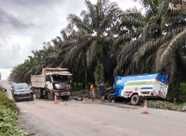 Kecelakaan Maut di Telawang, Istri Sopir Truk Tewas Terjepit