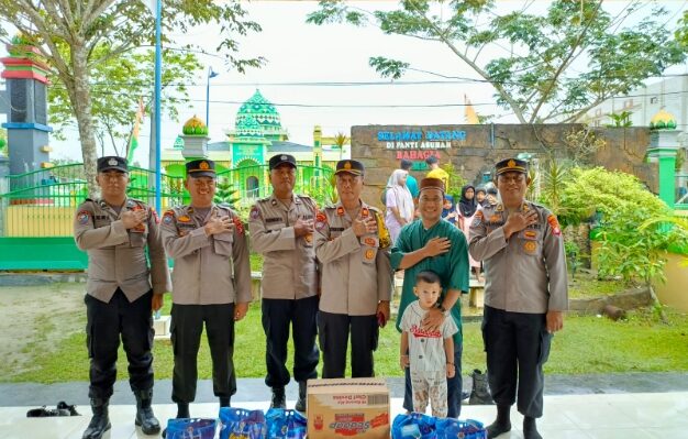 Kegiatan baksos yang dilaksanakan Satbinmas Polres Kotim menjelang Ramadan 2025.