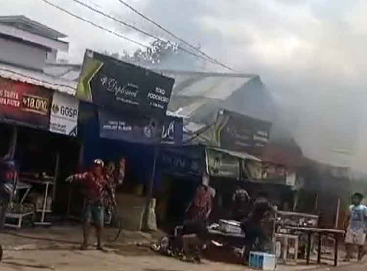 Warung Makan di Bundaran Samekto Terbakar, Diduga Akibat Kebocoran Tabung Gas