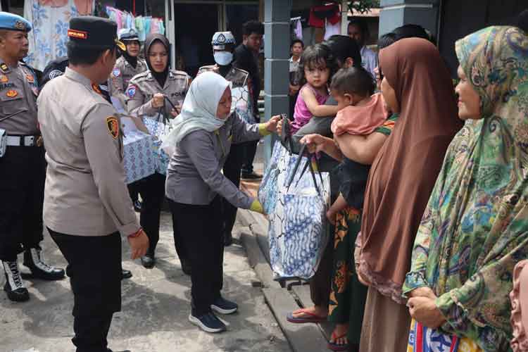 PWI dan Polres Kotim Turun Langsung untuk Ringankan Beban Korban Kebakaran