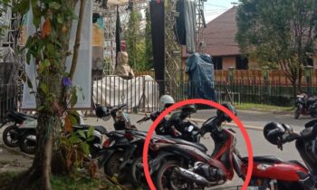 Motor korban masih terparkir di TKP beberapa waktu sebelum hilang dicuri maling.