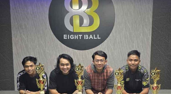 Para juara Turnamen Fun Game Pemula Eight Ball Sampit