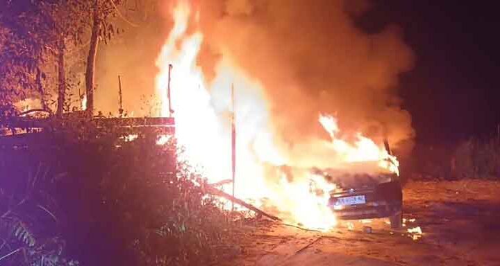 Sebuah pikap di Kasongan hangus terbakar, Senin, 18 Februari 2025 malam