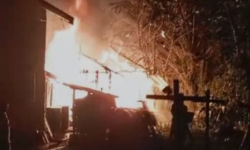 Sebuah rumah di jalan RA Kartini terbakar saat ditinggal pemiliknya, Senin, 3 Februari 2024