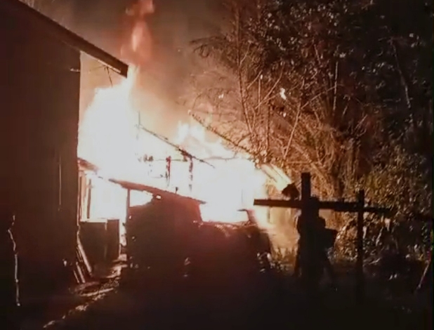 Sebuah Rumah di Jalan RA Kartini Terbakar saat Ditinggal Pemiliknya, Diduga Akibat Korsleting Listrik    