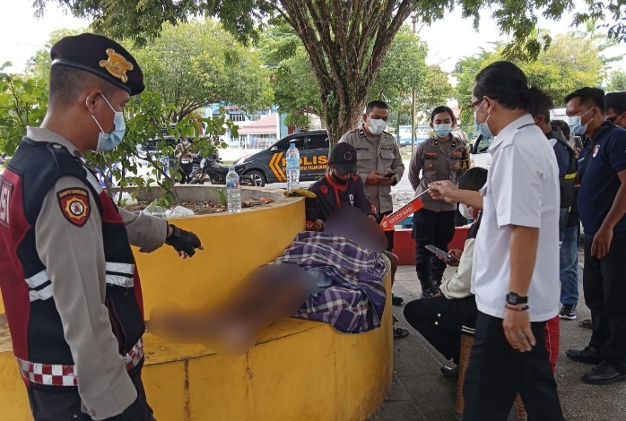 Pria Tak Bernyawa Tergeletak di Taman Yos Palangka Raya