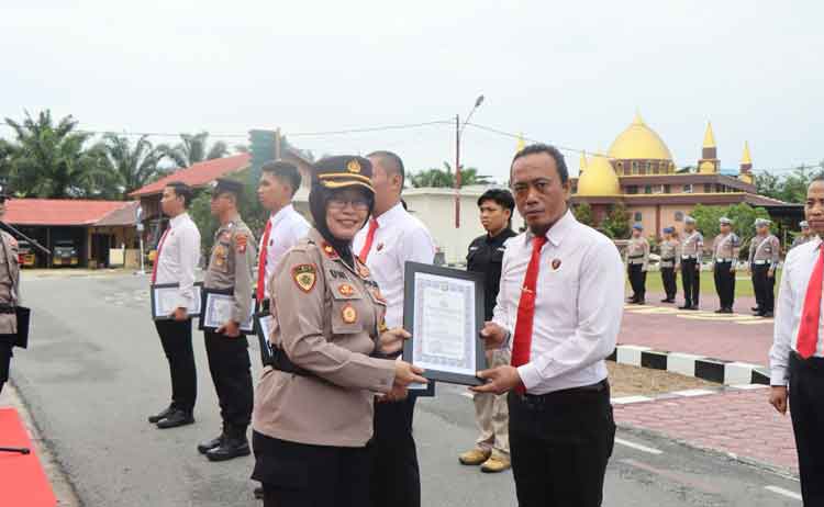 11 Personel Polres Katingan Terima Penghargaan