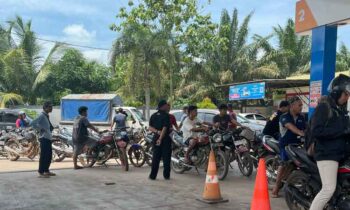 Aktivitas pelansir BBM subsidi di SPBU Desa Sebabi.