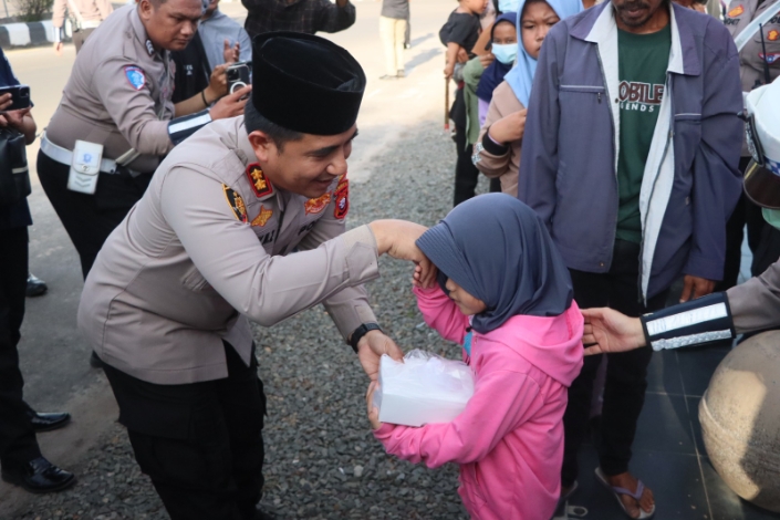 Sinergi Polres Kotim dan Wartawan, Bagi Takjil dan Buka Puasa Bersama, Perkuat Kebersamaan
