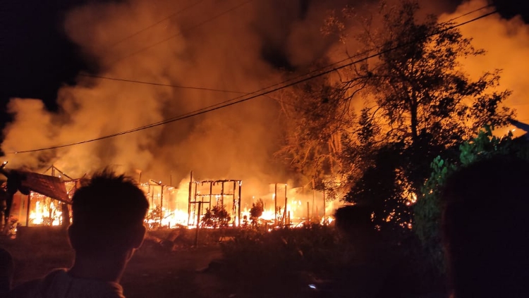 Diduga Kompor Meledak, Tiga Rumah di Desa Sangai Ludes Dilalap Api