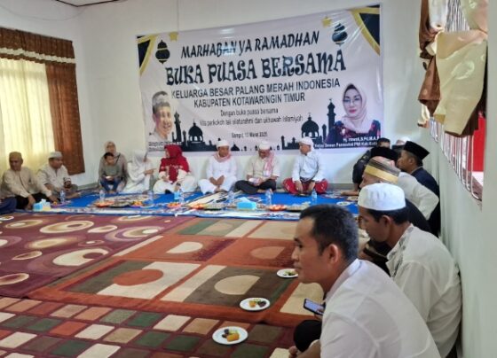 Wakil Bupati, Sekda dan PMI Kotim saat berbuka puasa bersama, Kamis, 13 Maret 2025