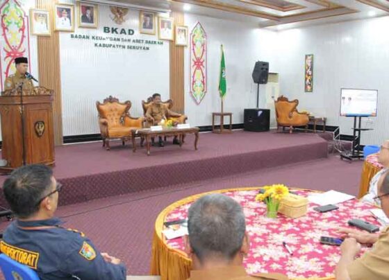Wakil Bupati Seruyan H Supian membuka Sosialisasi Surat Edaran Bupati Seruyan tentang Penyesuaian Anggaran Pendapatan dan Belanja Daerah (APBD) Tahun Anggaran 2025.