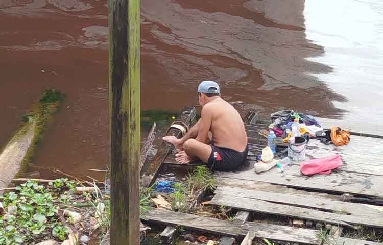Sungai Mentaya Tercemar, Warga Kehilangan Sumber Air untuk Kebutuhan Sehari-hari