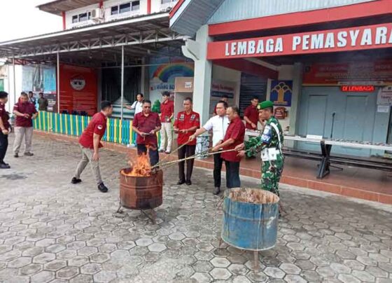 Pemusnahan barang bukti hasil sitaan Lapas II B Sampit