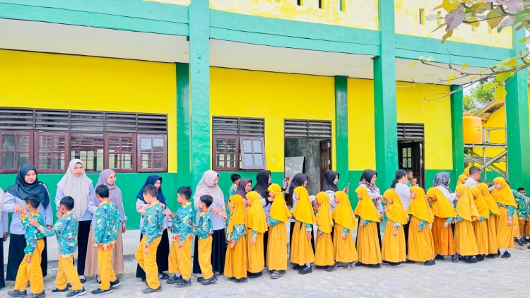 Begini Suasana Hari Pertama Masuk Sekolah di Sampit Pascalibur Lebaran
