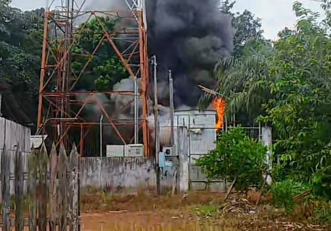 Tempat Baterai Generator Tower di Cempaga Terbakar, Didua Korsleting