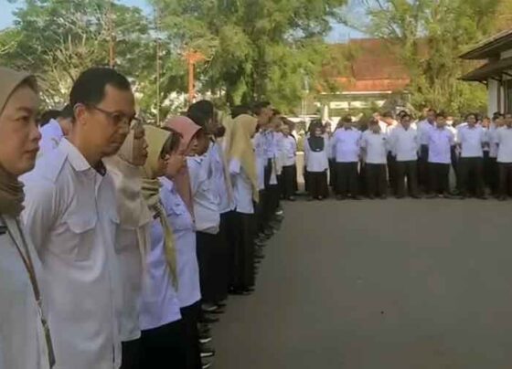 ASN di lingkungan Pemkab Kotim saat mengikuti upacara