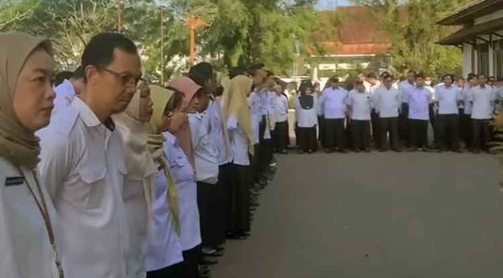 ASN di lingkungan Pemkab Kotim saat mengikuti upacara