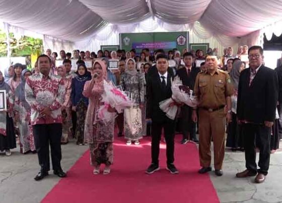 Acara kelulusan SMPN 1 Sampit.