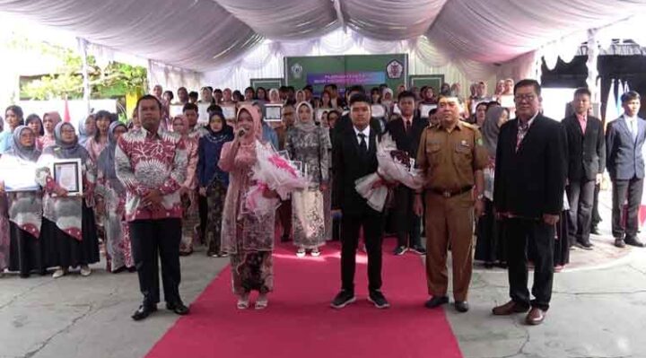 Acara kelulusan SMPN 1 Sampit.