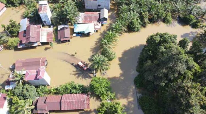 Banjir di Desa Tumbang Mujam, Kecamatan Tualan Hulu, Kabupaten Kotawaringin Timur tampak dari udara, Kamis, 8 Mei 2025