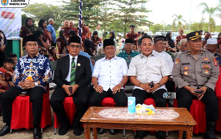 Bupati Heriyus Resmi Buka Pasar Ramadan, Warga Murung Raya Sambut Antusias