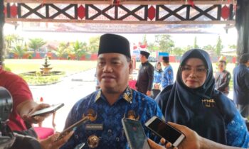 Bupati Kotim Halikinnor dan Wakil Bupati Kotim Irawati saat diwawancarai.