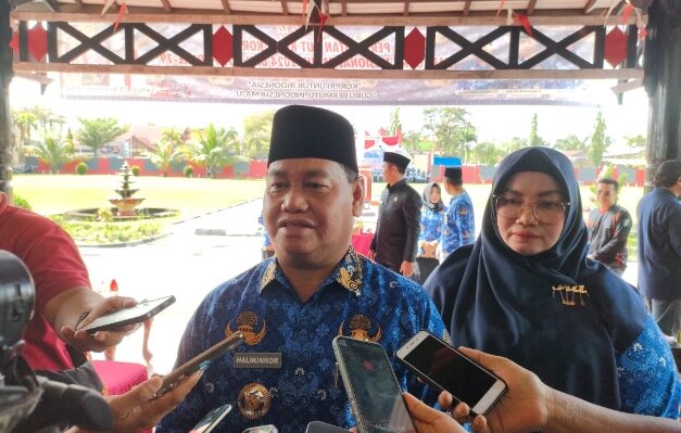 Bupati Kotim Halikinnor dan Wakil Bupati Kotim Irawati saat diwawancarai.