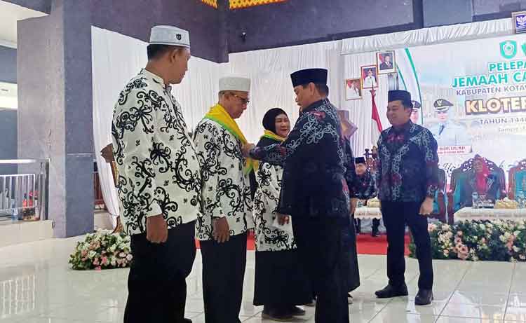 Dari Sampit Menuju Tanah Suci, 216 CJH Kotim Berangkat via Embarkasi Banjarmasin