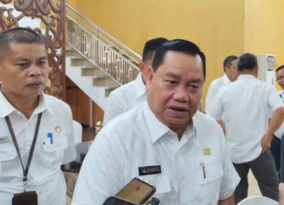 Bupati Kotim Halikinnor saat diwawancara.