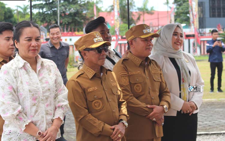 Bupati Murung Raya Disambut Prosesi Adat dan Potong Hompong di Rumah Jabatan