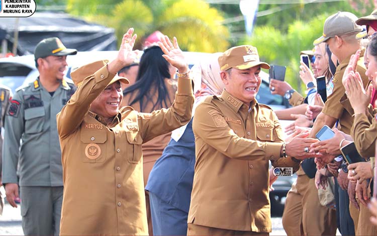 Hari Pertama Kerja, Bupati-Wabup Mura Disambut Meriah oleh Pegawai Pemkab