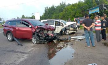 Kecelakaan lalu lintas melibatkan dua mobil terjadi di Jalan Tjilik Riwut Kilometer 2 Kasongan, Rabu, 21 Mei 2025, sekitar pukul 06.00.
