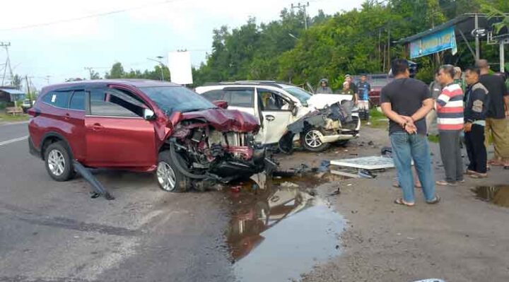 Kecelakaan lalu lintas melibatkan dua mobil terjadi di Jalan Tjilik Riwut Kilometer 2 Kasongan, Rabu, 21 Mei 2025, sekitar pukul 06.00.