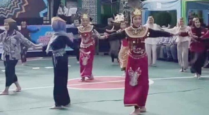 Lomba Tari Kreasi saat FLS3N Tingkat Kabupaten di MAN Kotim