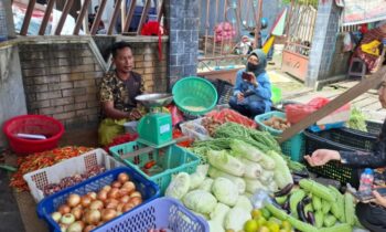 Pedagang di Pasar Keramat Sampit