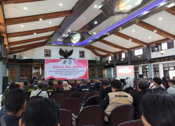 Pelantikan Dewan Koperasi Indonesia Daerah Kabupaten Kotawaringin Timur masa bhakti 2024 2029 di Gedung Serbaguna, Sampit, Senin, 26 Mei 2025.