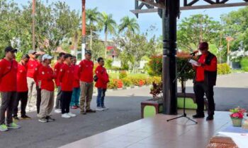 Pelepasan Kontingen Peserta Festival Budaya Isen Mulang Tahun 2025 di Halaman Kantor Bupati Kotim, Sabtu, 17 Mei 2025.